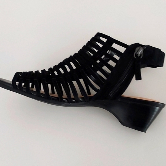 Bella-Vita Black Strappy Suede Heels With Side Zippers Size 7M NWOT - Picture 9 of 11